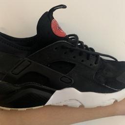 Women’s black Nike huaraches, size uk 5