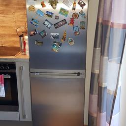 Sehr schöner Kühlschrank mit 3 Gefrierfächer abzugeben. (Freistehend) siehe Fotos
Maße: H-1700 mm, B-600 mm, T-560 mm