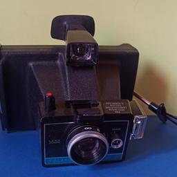 Polaroid colorpack 600 in perfetto stato con istruzioni e scatola rovinata sul coperchio.