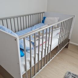 Kinderbett sehr gut erhalten mit Matratze abzugeben keine flecken mit Schoner benutzt. 
Länge 1,50cm
Breite 77,5cm
Höhe 95cm