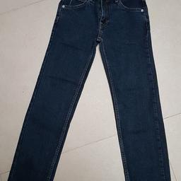 NUOVO senza cartellino 
Pantaloni jeans marca Armani Junior tg. 10 anni colore blu scuro elasticizzato