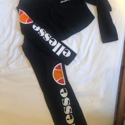 ellesse set top size 10 and bottom size 14 - I’m a size 12 and 14 fits fine as come up small