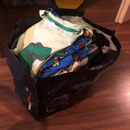 Alles gewaschen 
Keine Schäden 
Größe 110
T-shirt’s 
Hosen 
Unterwäsche 
Pullover 
Alles von H&M