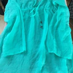 Lovely beach cover up size 18/20 this is like new