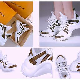 ✔New in box,with tag,dust bag,indentitiy card
✔The statement look of Louis Vuitton's Spring/Summer 2018 fashion show, this futuristic sneaker balances a springy wave-shaped outsole and an oversized tongue with a low cut around the ankle for a delicate, feminine touch.
✔Patent Monogram canvas and technical fabricsHigh and bouncy rubber outsole for extra height (5cm/2 inch)Rubber outsoleMade in Italy
