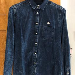 Lacoste Live size small ladies denim shirt

used but great condition

bought for £75 RRP