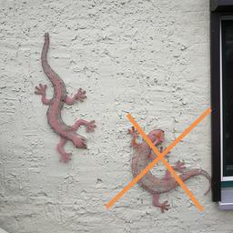 Hallo,

hier verkaufe ich unsere Wanddekoration für draußen.
Es handelt nur noch um 1 Gecko aus Metall in Rost Optik.

Der linke Gecko auf dem 1-ten Bild hat eine Maße von: ca. 80x35cm
Der rechte Gecko ist bereits verkauft!! 

Echte Roststellen sind dennoch vorhanden. 

Mit frischer Farbe aber nicht mehr zusehen 😉
Sie haben auf jeden Fall keine Beschädigungen, Defekte oder Risse.
Ach einzeln zu erwerben.
Preis pro Stück!!!!