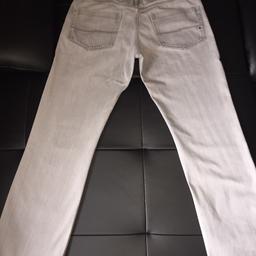 Tommy Hilfiger Jeans
Nur 2 mal getragen.
Farbe Grau
Größe W34 L32
Versand möglich