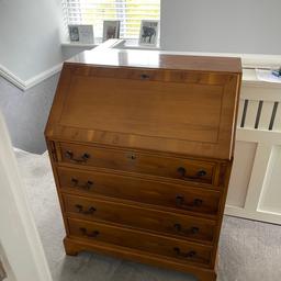 Lovely bureau in very good condition. 
Can deliver priced accordingly to distance.