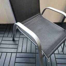 Wir würden gerne unsere Balkonstühle verkaufen, Gestell ist Silber und Sitzfläche ist schwarz,
Die Stühle sind in einem sehr gutem Zustand und müssen nur weichen weil unser neuer Tisch nicht dazu bereit ist die Stühle unter sich Platz nehmen zu lassen...😅
Preis für alle 4, €40😊
Kein Umtausch und oder Garantie wegen Privatverkauf ☺️