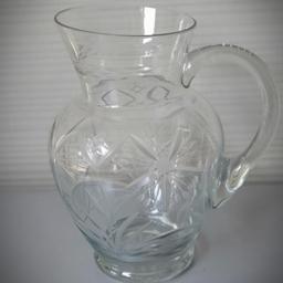 Glas Kristallglas Saftkrug Karaffe Wasserkrug mit Henkel Griff Reliefdekor, 1 L. Versand mit DHL Päckchen M.