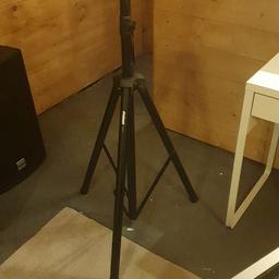 2 x pro sound speaker stands don't use them as speakers on a wall mount