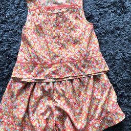 Matching outfit in excellent condition, shorts with adjustable waist
From smoke free home.
Cash on collection from Wainscott 
Advertised elsewhere