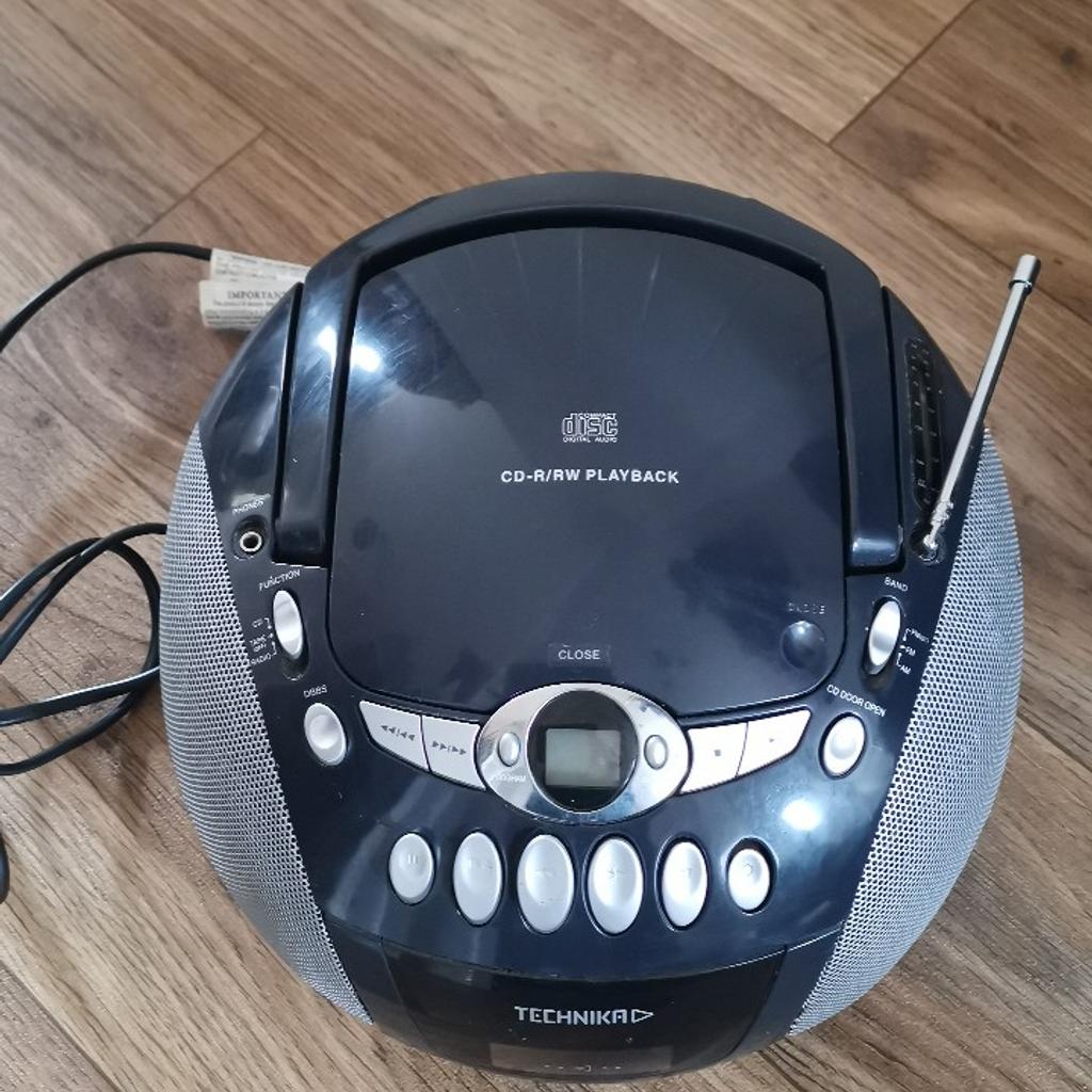 technika cd and radio player in BS22 Worle für gratis zum Verkauf