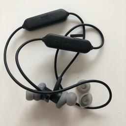 Hi, 

Endurance run earphones for sale, like new. Cable and additional earphones covers included.

Magnetic buds. Connection via Bluetooth.

Gosia