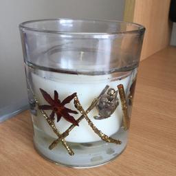 A golden vanilla and cardamom scented gel candle. It is glass and approx 9cm tall. Brand new.
Cash on collection only from CV10 - Whittleford area of Nuneaton.