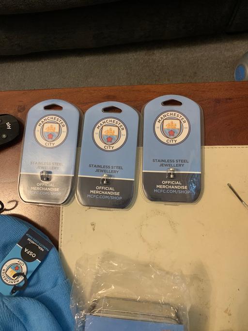 Buy & Sell Essex Southend-on-Sea - Photos for 3 x Man City s/s earrings