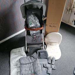 Silver Cross Marie-Chantal limited edition stroller!🤩🤩
Come with head hugger
Chest & seat pads
Seat liner
Footmuff
& a silver cross faux fur liner, which is also reversable also comes with original raincover
It's in amazing condition apart from the plastic silver Cross sign at the side has a scratch on it, which I have taken photos off so if you'd like any just message me 😊 it's an amazing stroller

Will NOT post out so do not ask!!!