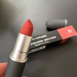 Verkaufe neuen und originalverpackten Lippenstift von MAC!
Powder Kiss Lipstick
Farbe: Devoted to Chili

Originalpreis: € 23,50