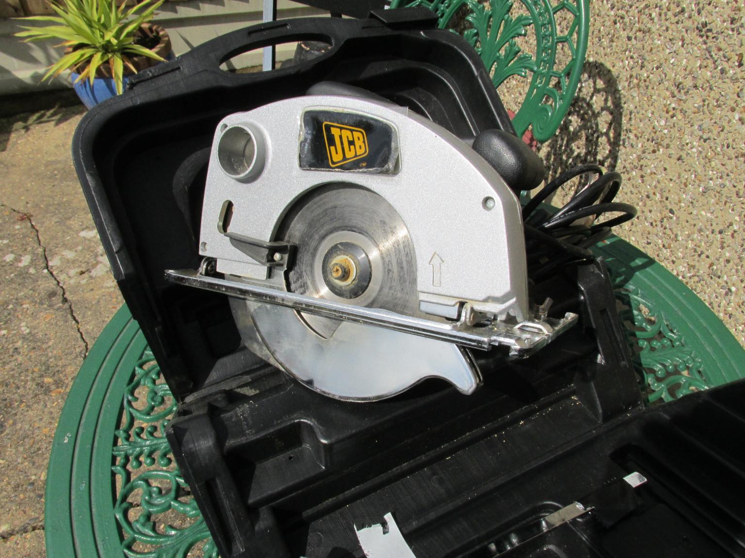 JCB Circular Saw in RM18 Tilbury für £ 45,00 zum Verkauf Shpock AT