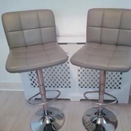 Faux leather grey gas lift bar stools.
Min height 60cm
Max height 80cm
Used but still in great condition.
Pick up from Windsor.
£25 for both stools.