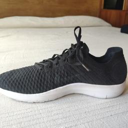 scarpe Nike training nuove 42.5 vendo per errata misura.