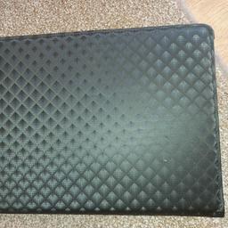 Apple Ipad 2 360° black case in excellent condition. Pick up only
£8ono