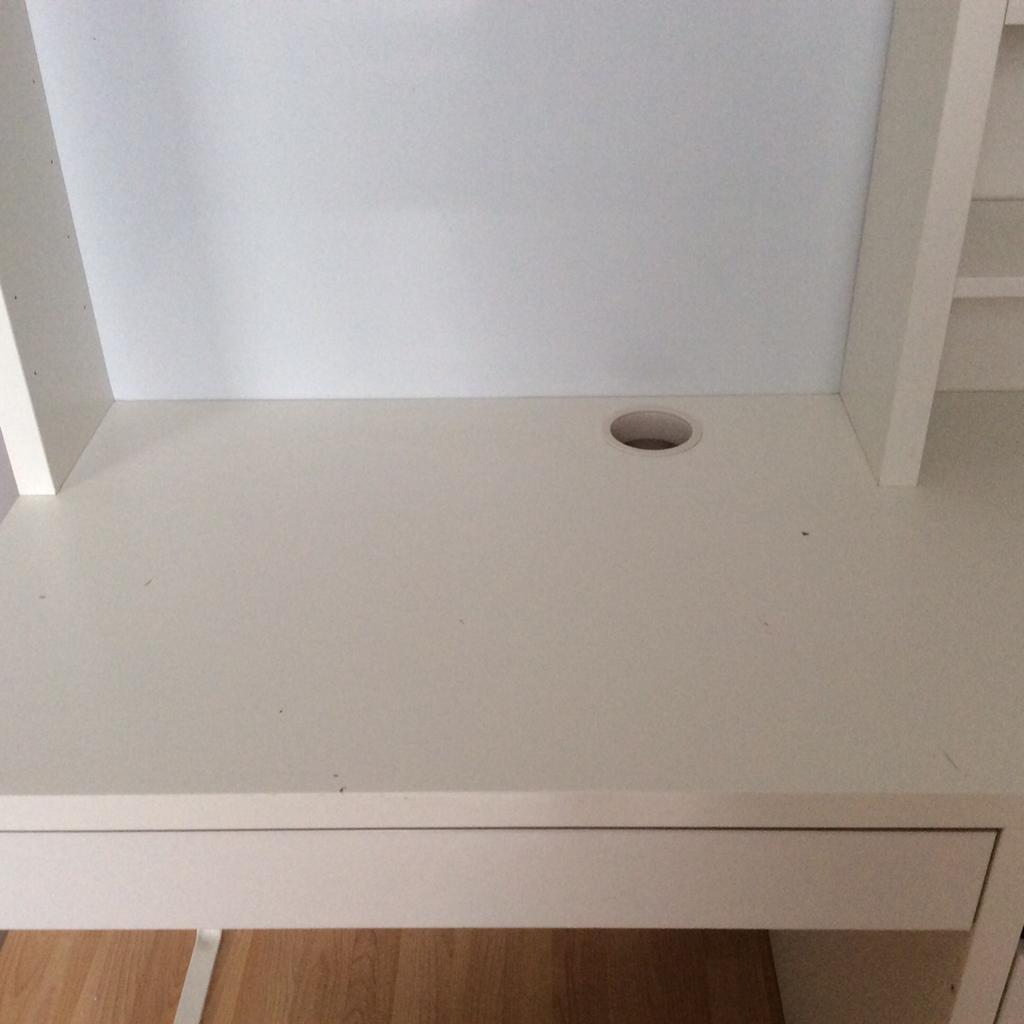 IKEA Micke Desk with Hutch in SW12 London für 30,00 £ zum Verkauf