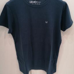 Vendo maglietta uomo Liu jo taglia s color blu cotone 100% in ottime condizioni pari al nuovo.