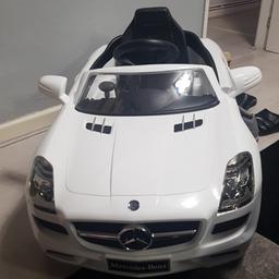 Mercedes electric car for kids ..4 weeks old. still brand new collection only paid £149