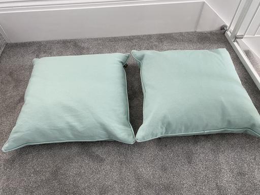 Buy & Sell Warwickshire Warwick - Photos for Two matching lime green scatter cushions