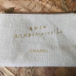 Piccola trousse in iuta color panna del profumo Coco mademoiselle Chanel. Originale, nuova, misura 20 x 12 cm.