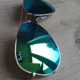 Nice pair of genuine Ray Ban 'AVIATOR LARGE METAL'
RB3025
Lenses in good condition with no noticeable scratches. 
Lense colour is blue/green mirror effect.
Gold frame.
Sadly no case with these can be found online for £5-10.