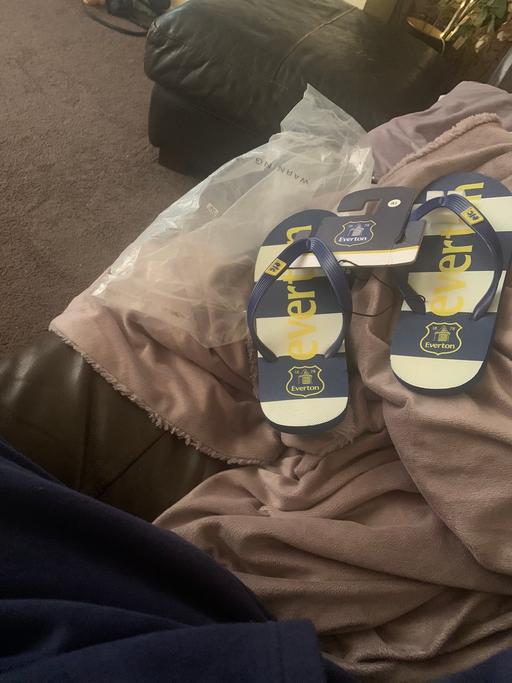 Buy & Sell Essex Southend-on-Sea - Photos for Everton football flip flops size 5 BNWT