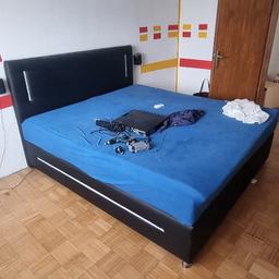 Ein Bett zu verschenken abzuholen in Steinheim an der Murr.
Mit LED Beleuchtung 
1,8m x 2 m