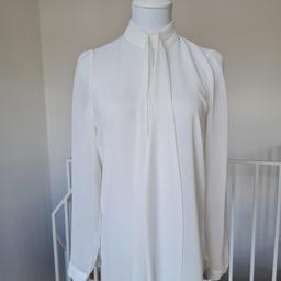 Elegante weiße zarte Bluse von Zara mir Schluppe zum Binden in XS. Ärmel und Rücken transperen.

Privatverkauf
Kein Umtausch und keine Rücknahme
Versandkosten trägt der Käufer