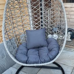 Light grey rattan style egg chair with dark grey cushions
Brand new and unused
Comes with cover as shown in last picture
Pick up only (west derby Liverpool )