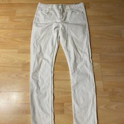 Topshop Jamie white skinny jeans size W30 L32 small mark on back of the leg not noticeable