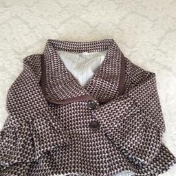 A size 10, in excellent condition brown/purple dogtooth print blazer, branded(full circle). Sleeves are 3/4 a kind of frilly style. Looks fab with a pair of skinny jeans and heels