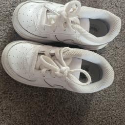 size 7.5 
kids worn trainers have lots of wear left fast sale selling as no longer fit would be ideal for another child who goes a school or even in the garden ect their not like brand new howver their not marked and scuffed either is slightly missing some of the stitching on the front as you can see in picture again its not gonna affect the wear