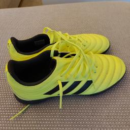 Verkaufe 3x getragene Fußballschuhe (Multinocken) der Marke Adidas Copa in Gr. 37 1/3. Sehr bequeme Schuhe, nur leider zu schnell herausgewachsen.