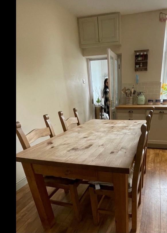 Oak table and a chairs in S66 Rotherham für 50,00 £ zum Verkauf Shpock DE