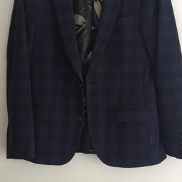 ASOS BLAZER
Blue & Green checked
Size: 40” (Mens fit) oversized 12/14
Good condition 
Collection or Postage
