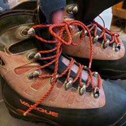 Vasque hiking boots
Heavy, Ridged, Quality Boots
Size UK 7
Excellent Condition
Colour Red and Black
Collection only Llandudno
£90
SALE £75