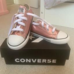 Brand new - never worn

Still in box

Girl’s metallic pink converse

Size 9