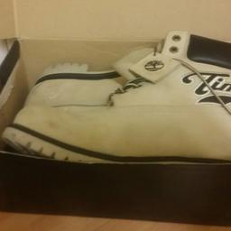 hi I have size 9 timberland boots in box as new never worn wants £10.00 pick up only pick up in islington