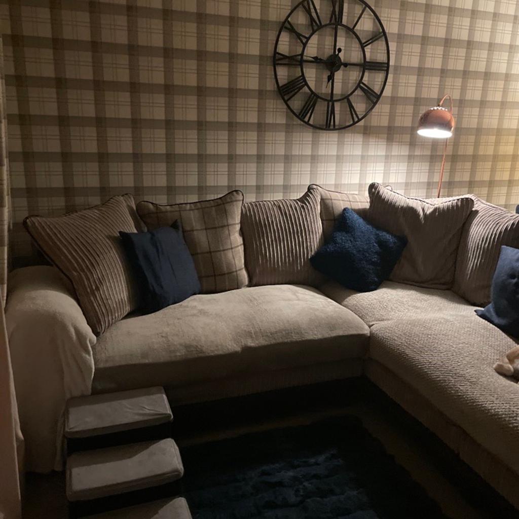 FREE Corner sofa needs to be gone today in B65 Sandwell für gratis zum