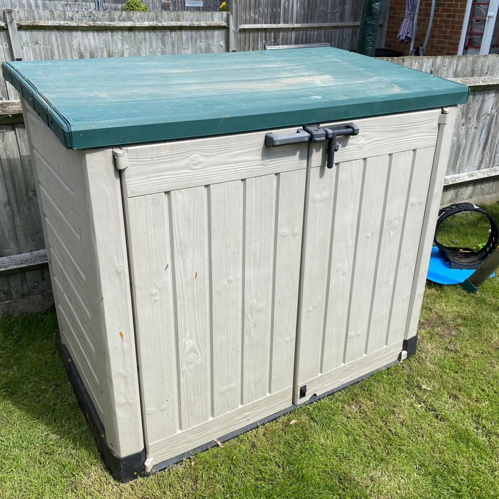 FREE Large keter garden storage box shed in Dartford for free for sale