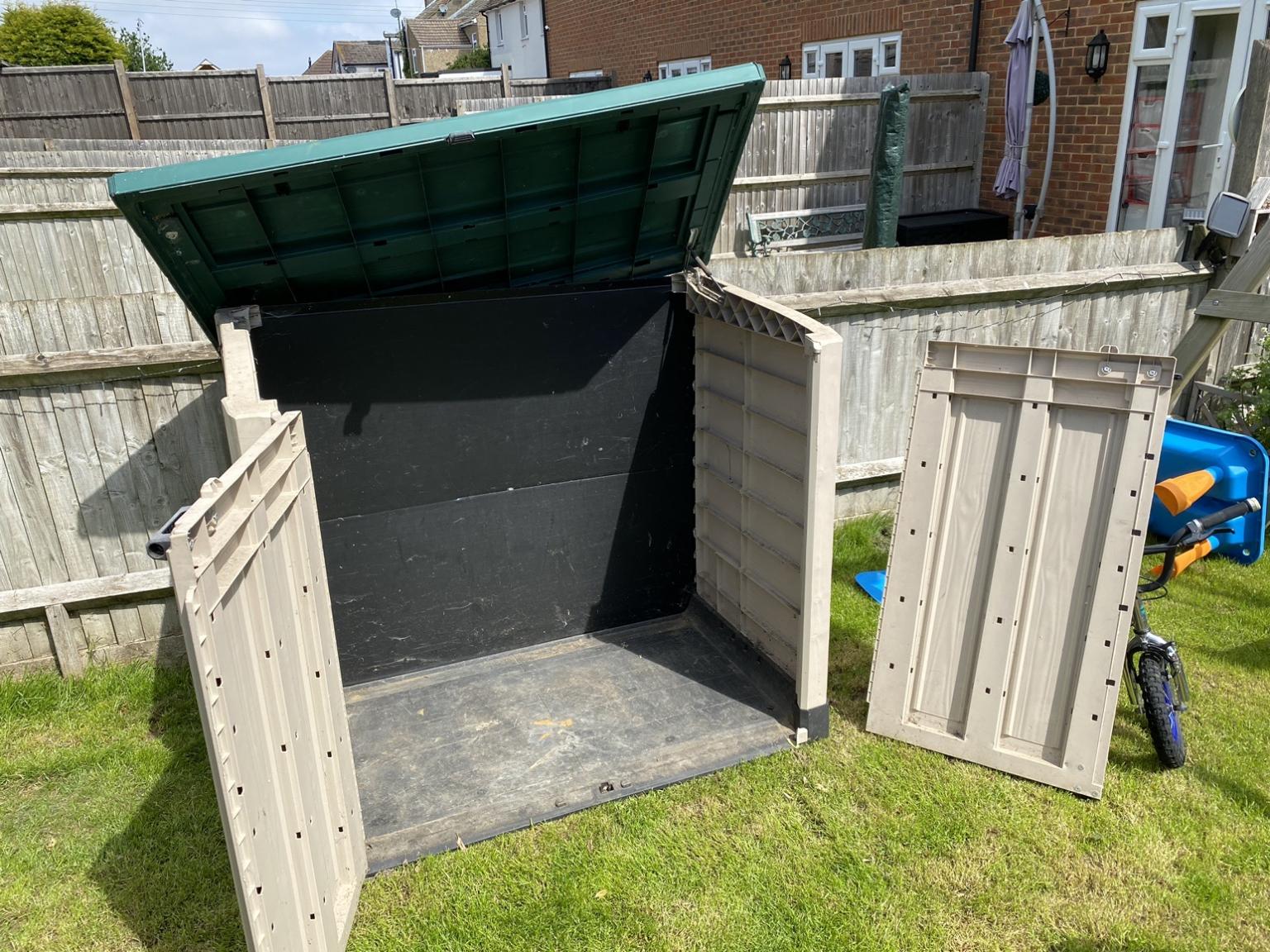 FREE Large keter garden storage box shed in Dartford for free for sale