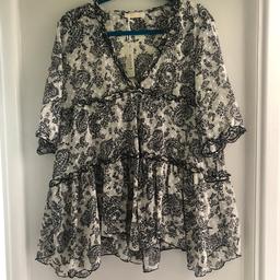 I’m selling here a brand new with tags MALISSA J COLLECTION black & white top.
One Size.
Great for summer.
Will post 1st Class Signed For.
Any questions please ask.